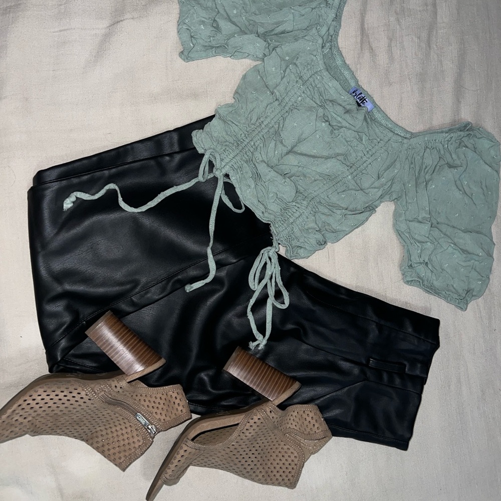 Green crop shirt
